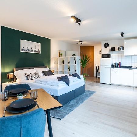 Mercedes I Stuttgart I Kitchen I Home Office I Parkplatz Böblingen Zewnętrze zdjęcie